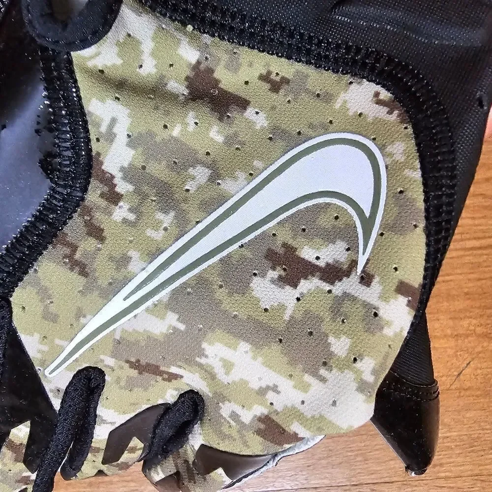 Nike Vapor Jet Salute To Service NFL Receiver Gloves Medium M Camo Green Black